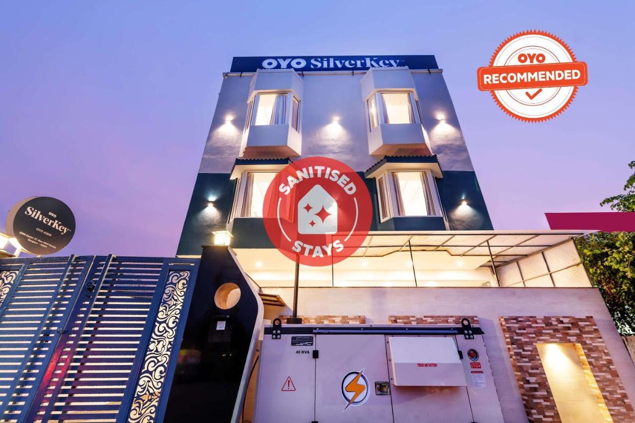 Hotel O Earth Villa Near Bestech Central Square Mall Gurgaon Exterior photo
